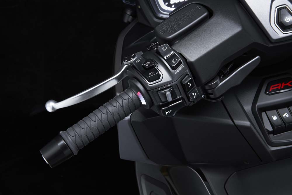Kymco AK 550 Premium 37 Motor16