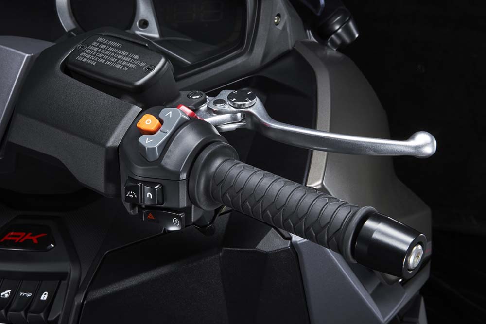 Kymco AK 550 Premium 38 Motor16