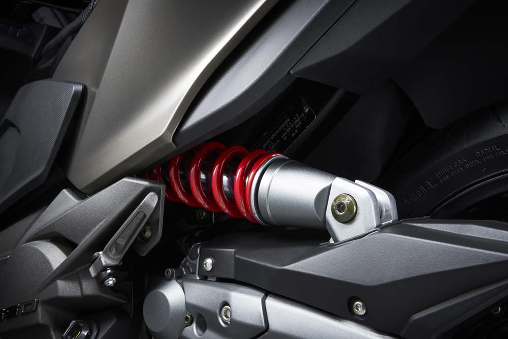 Kymco AK 550 Premium 40 Motor16