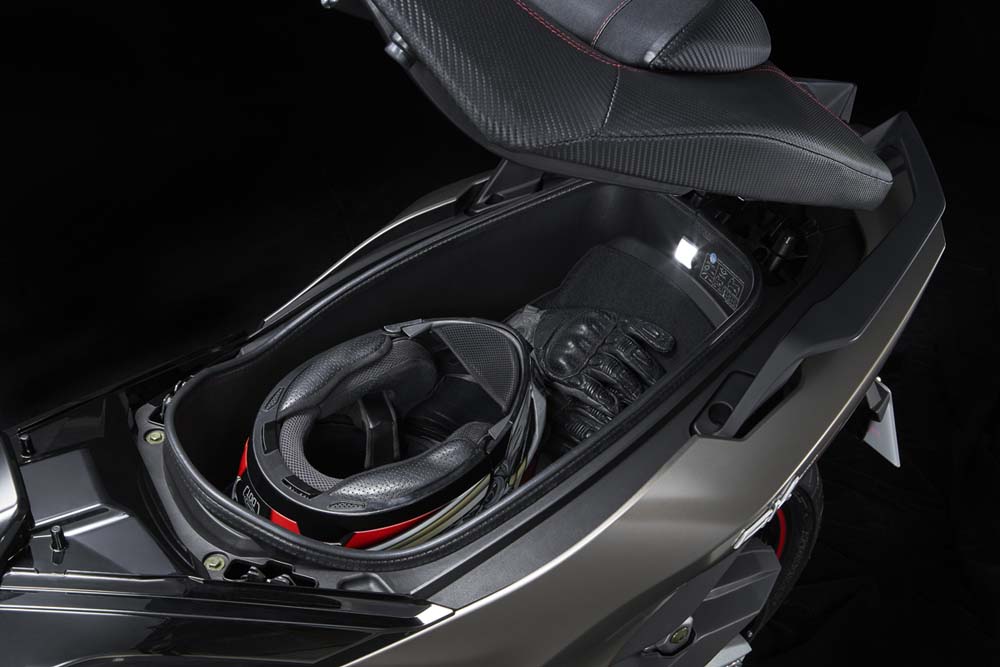 Kymco AK 550 Premium 60 Motor16