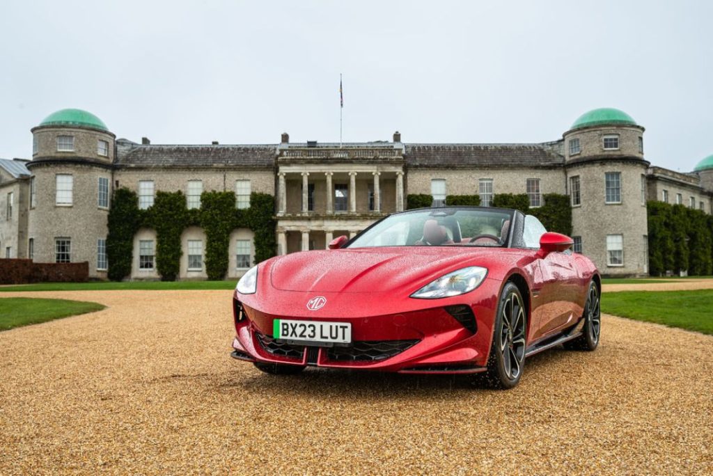 MG CYBERSTER EN GOODWOOD 12 Motor16