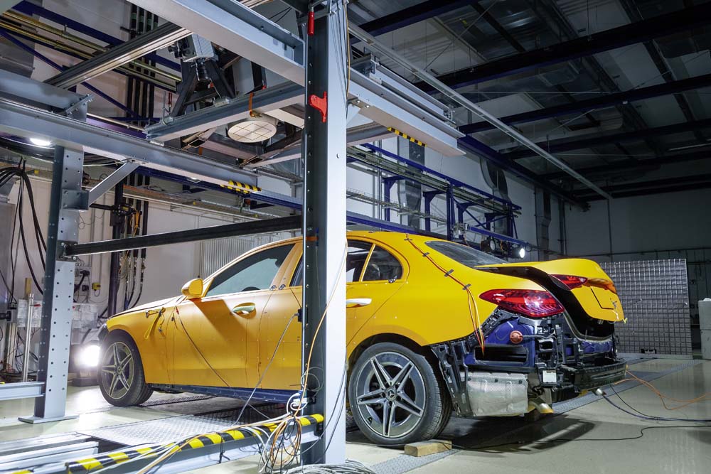 Merceces pruebas de choque con Rayos X 1 Motor16