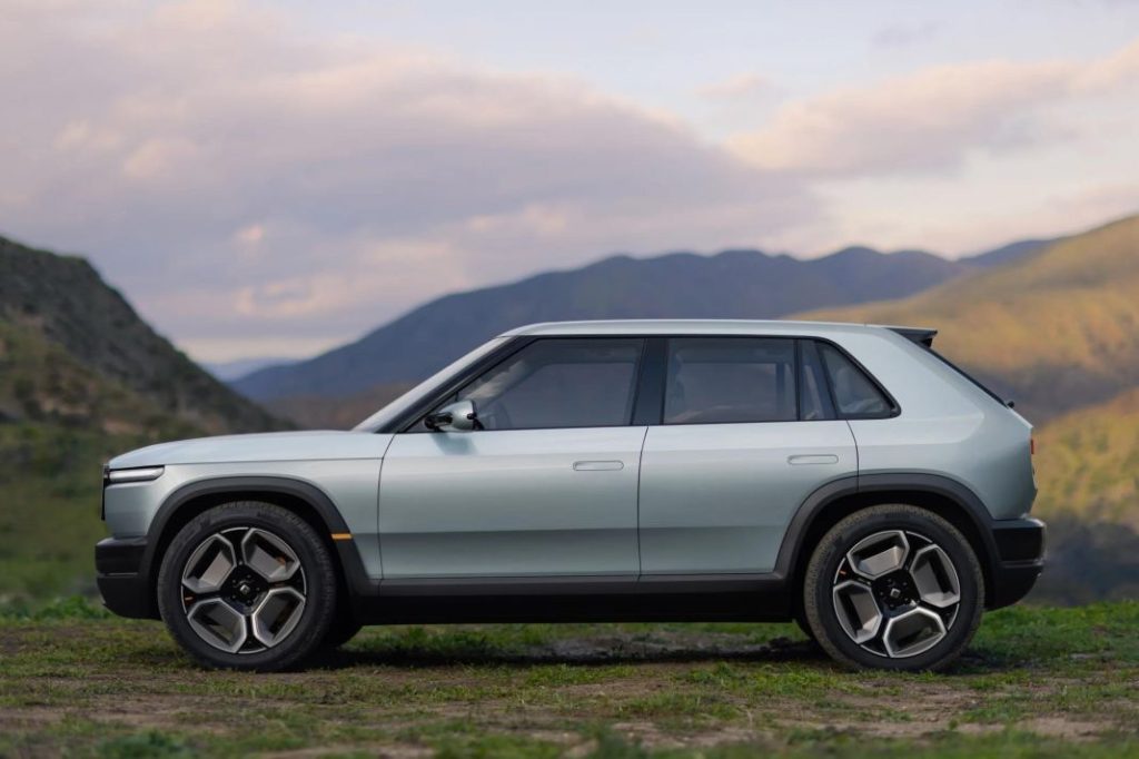 Rivian R3 (4)