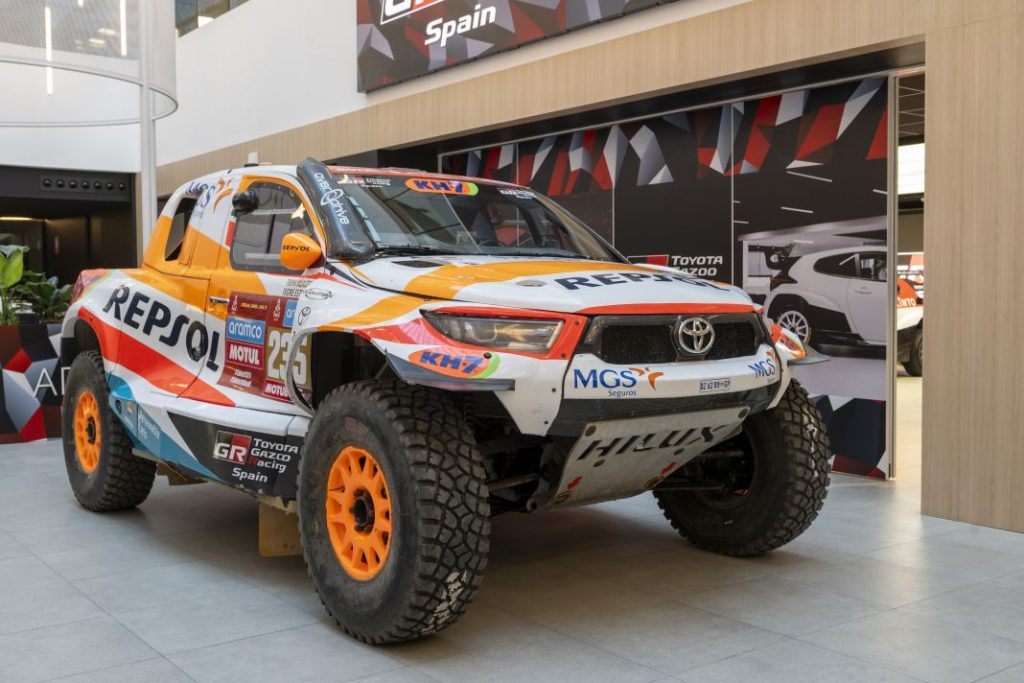 Toyota Hilux T1 b Motor16
