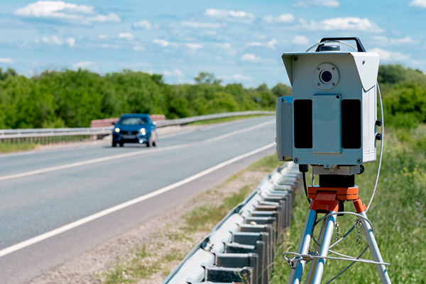 La hora a la que hay más radares móviles de la DGT en las carreteras para multarte