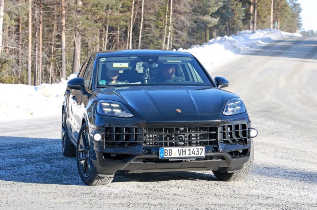 Porsche Cayenne Coupe 2026 4 Motor16