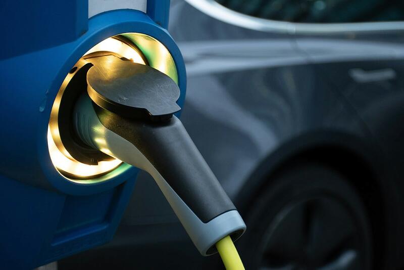 El Gobierno trabaja ya en un nuevo Plan Moves o un paquete de ayudas que incentiven la compara de coche eléctrico.