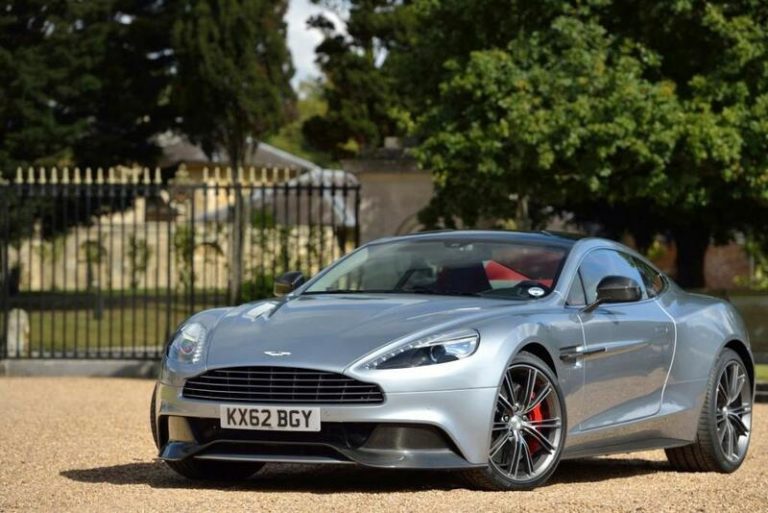 Aston Martin enseña sus cuentas y sube un 9% en Bolsa