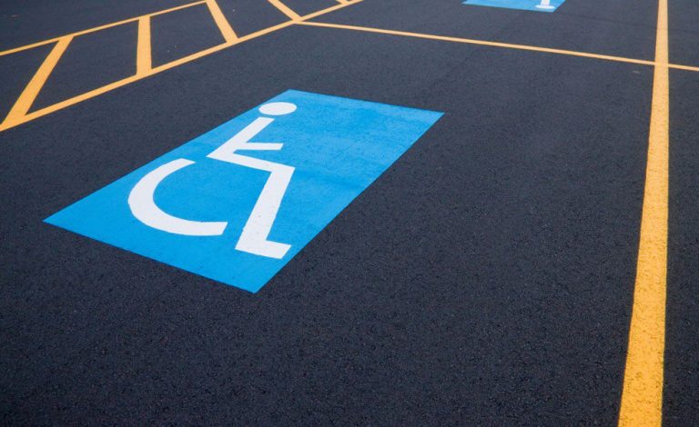 Tarjeta de discapacitados: ¿es obligatoria para aparcar?