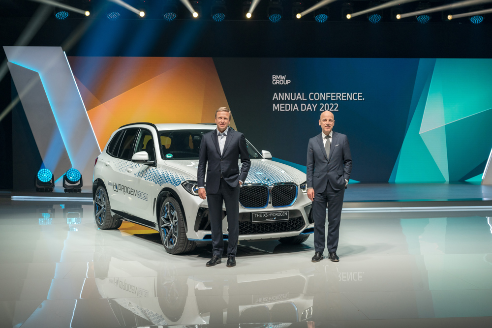 Oliver Zipse, presidente del Consejo de Administración de BMW AG, y Nicolas Peter, miembro del Consejo de Administración de BMW AG, responsable de Finanzas.