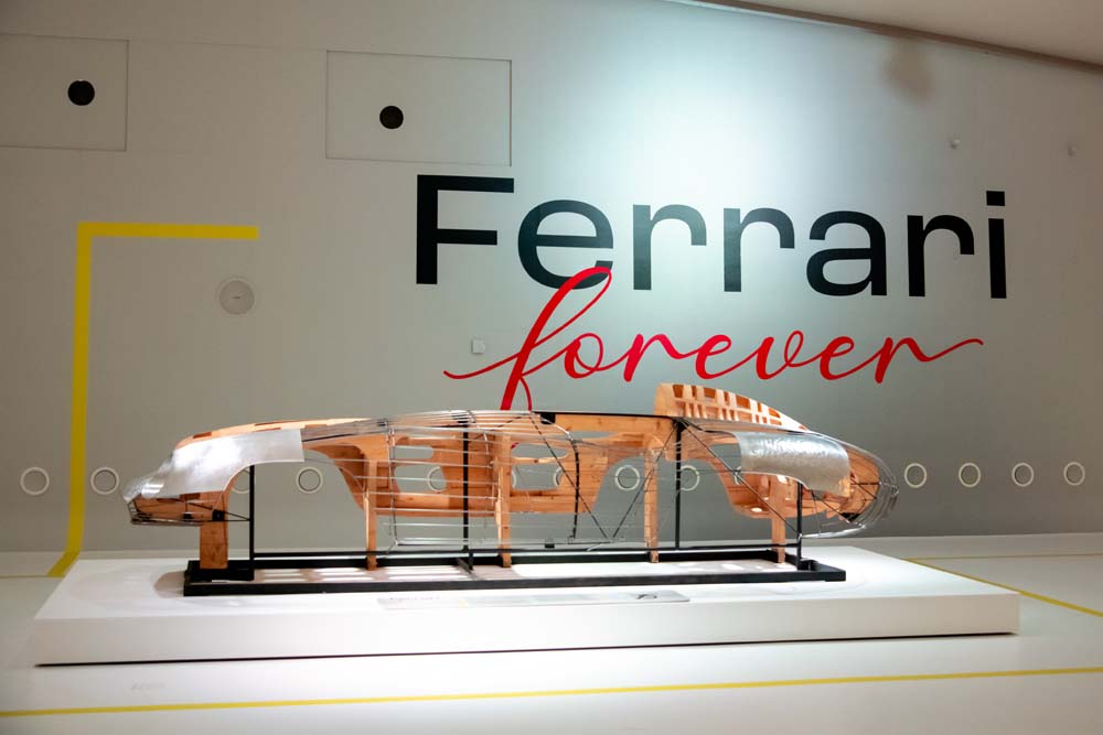 Los carroceros de Ferrari utilizaban láminas de aluminio para definir la silueta de los coches.