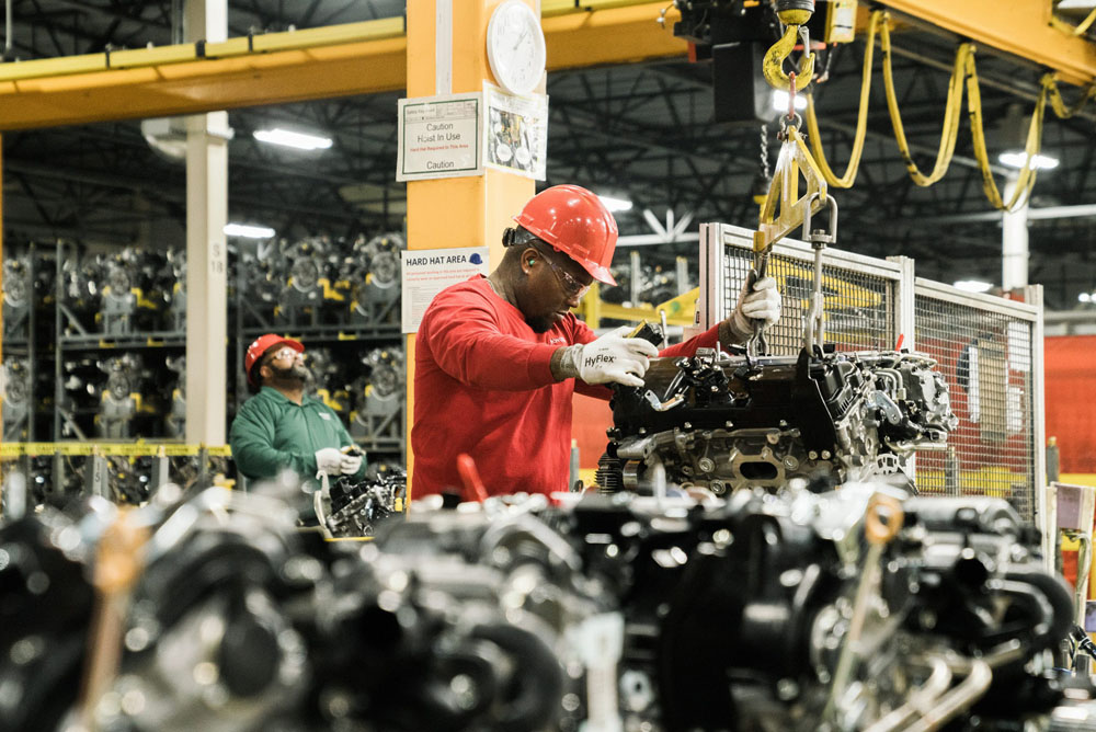 2022 Fábrica de motores de Toyota en Estados Unidos. Operario.
