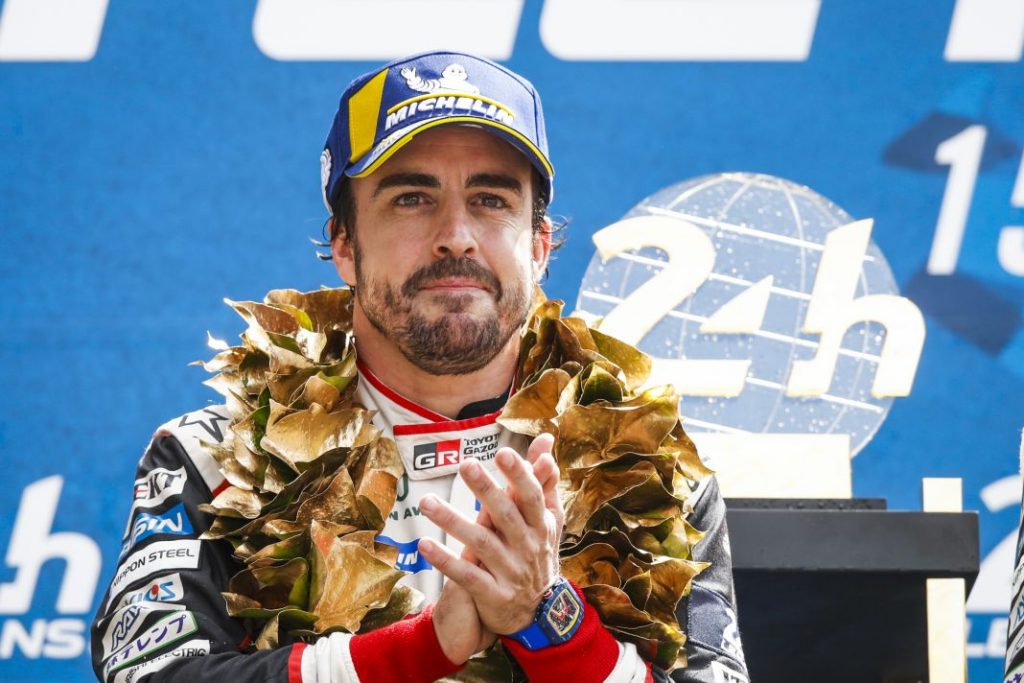 Alonso tras ganar Le Mans en el año 2019