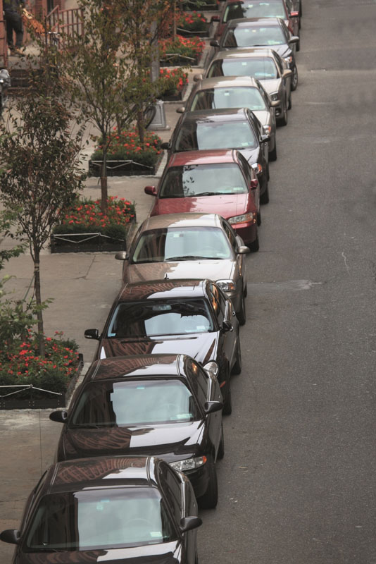 Foto coches aparcados.