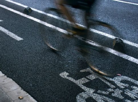 Cómo adelantar a un ciclista con la nueva Ley de Tráfico