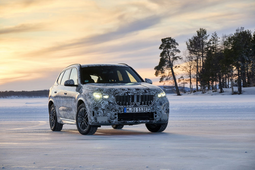 2022 BMW iX1 Test. Imagen estática frontal.