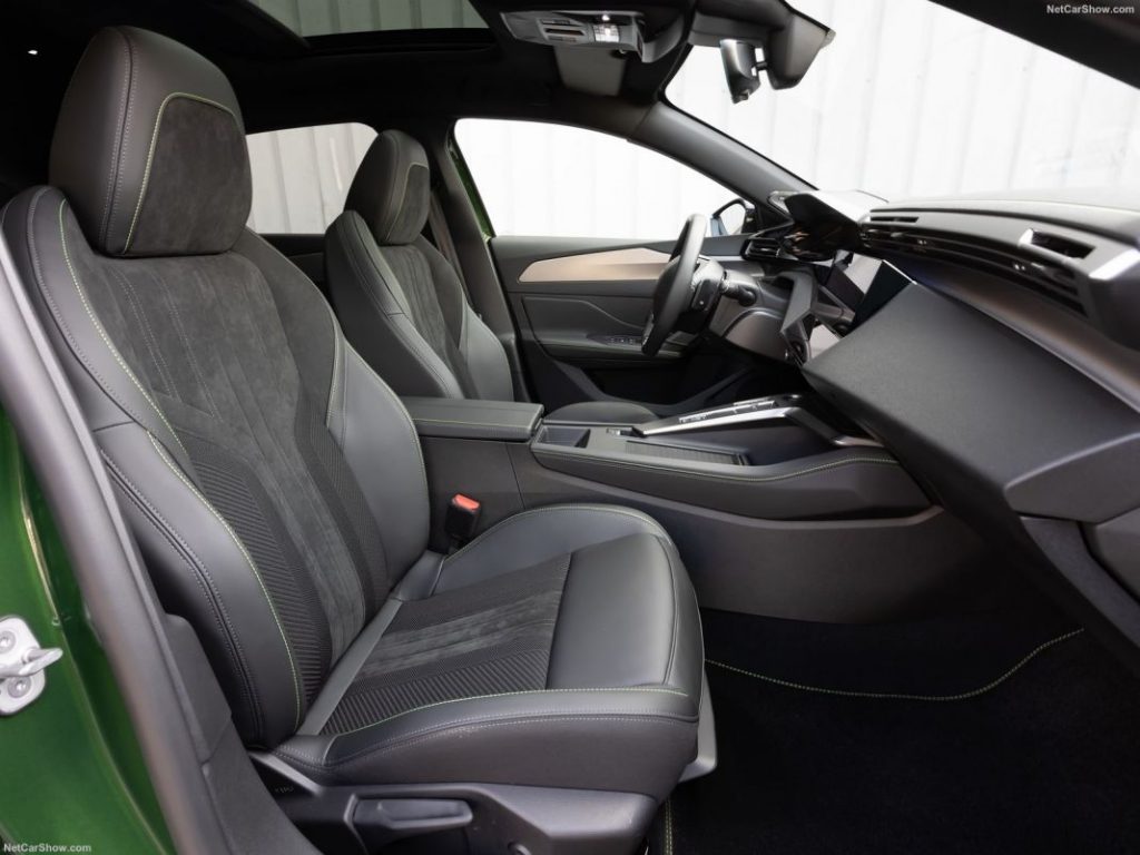 Peugeot 308 interiores web 17 Motor16
