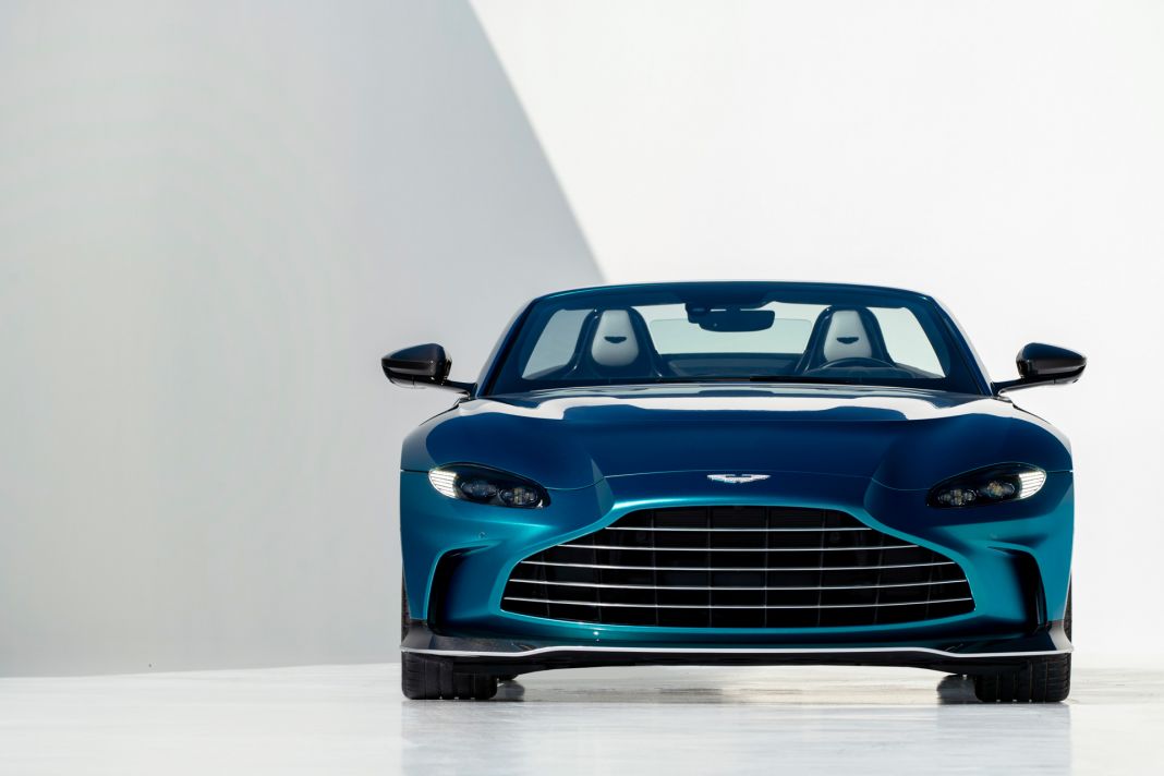 2023 Aston Martin V12 Vantage Roadster 00010 Motor16
