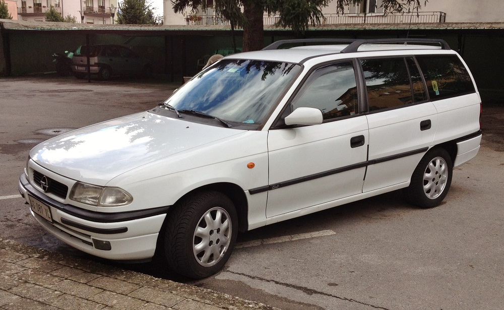 Opel astra caravan Motor16