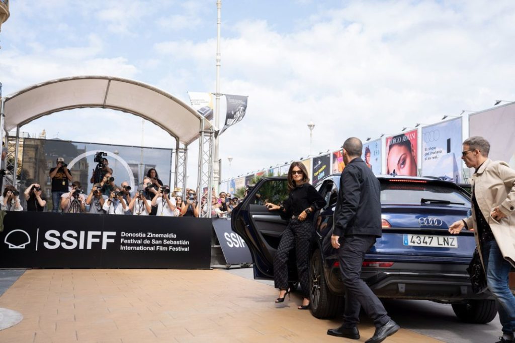 Penélope Cruz se traslada en un modelo de Audi al Festival de Cine.