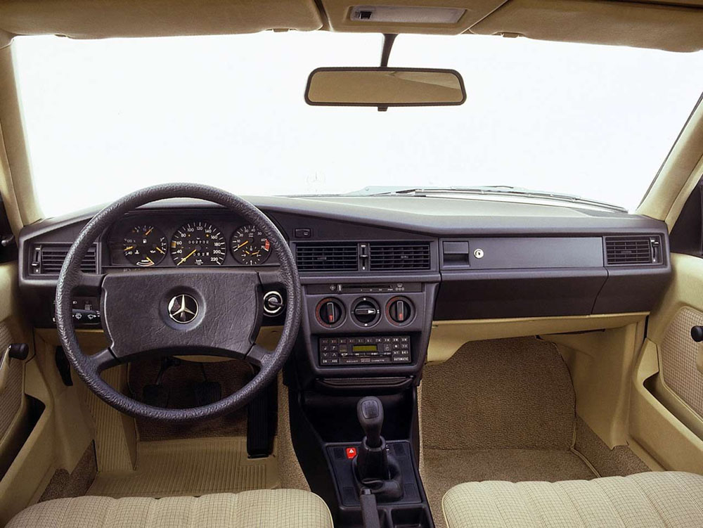 Mercedes-Benz 190. Imagen interior.