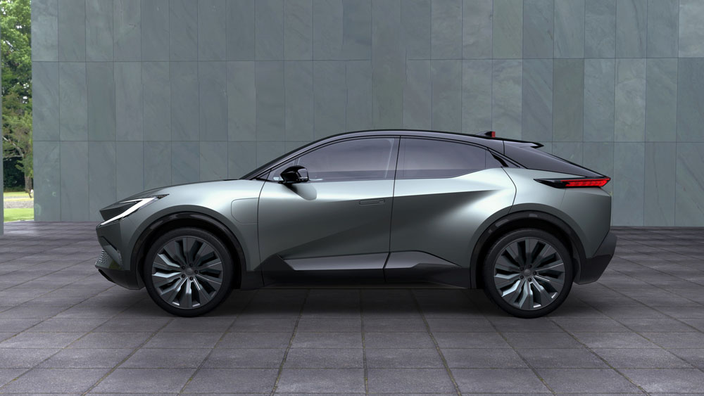 2022 Toyota bZ Compact SUV Concept 3 1 Motor16