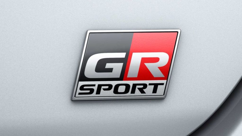Toyota Aqua GR Sport. Imagen detalle logo.