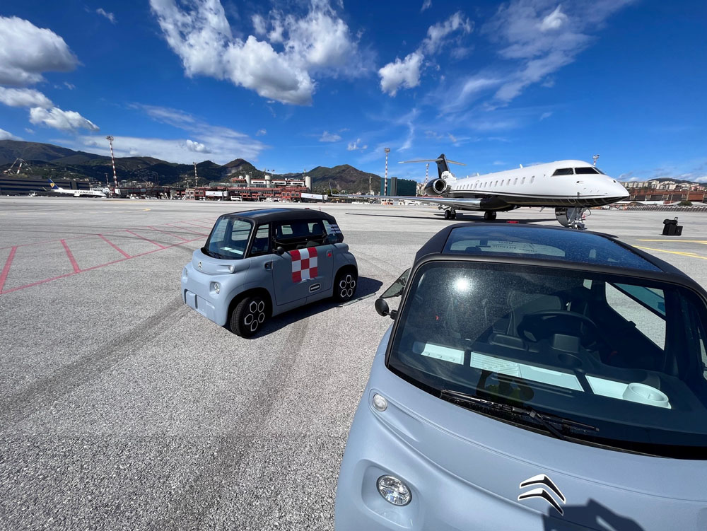 El Citroën Ami en el aeropuerto de Génova. 