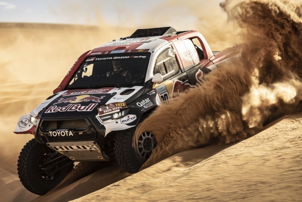 Toyota Hilux Dakar 2023. Imagen movimiento.