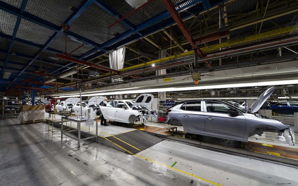Las fábricas de coches cerrarán 2022 con unos 2,2 millones de unidades producidas.