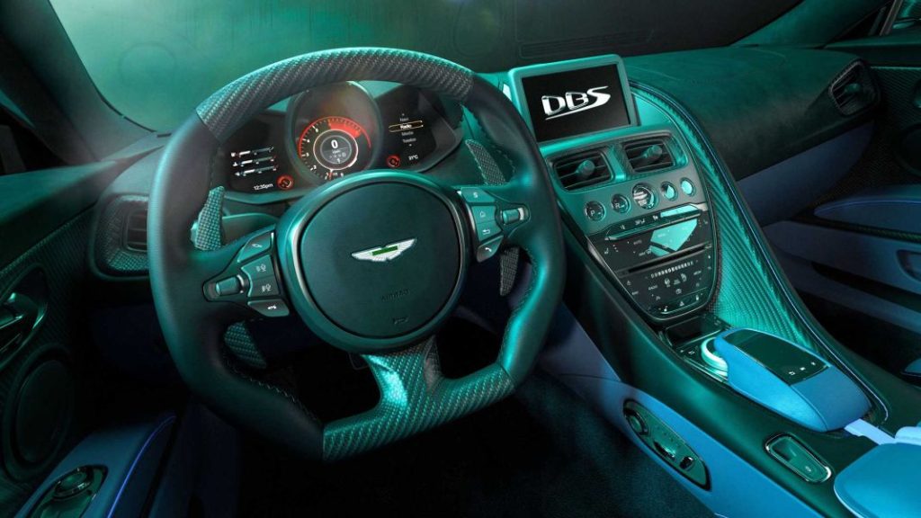 2023 Aston Martin DBS 770 Ultimate. Imagen salpicadero.