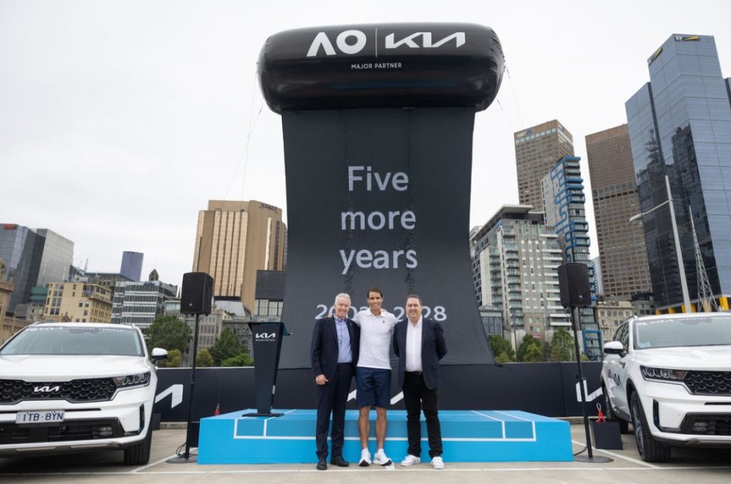 Rafa Nadal ha presentado la flota de Kia para el Abierto de Australia.