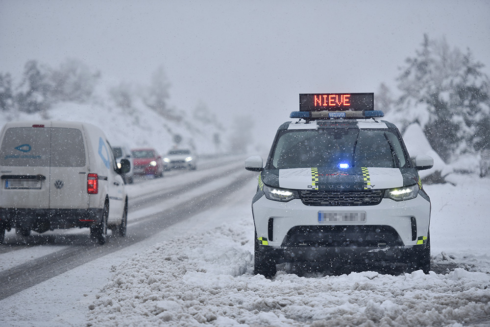 coche guardia civil nieve espana Motor16