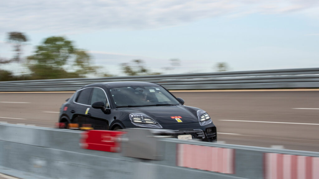 https www.carscoops.com wp content uploads 2023 01 Porsche Macan EV testing 00003 1024x576 1 Motor16