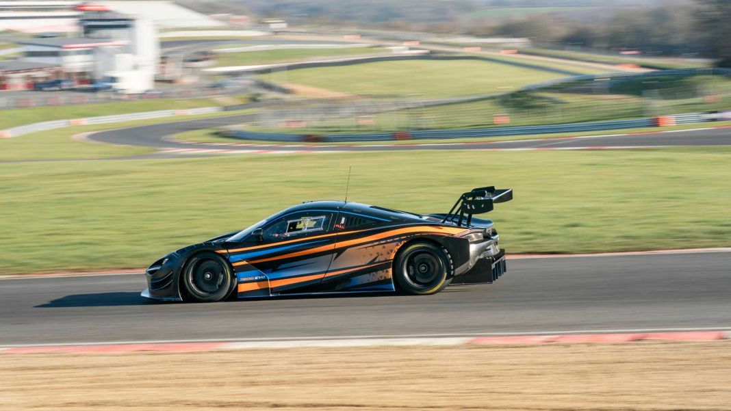 2023 McLaren 720S GT3 EVO. Imagen portada.