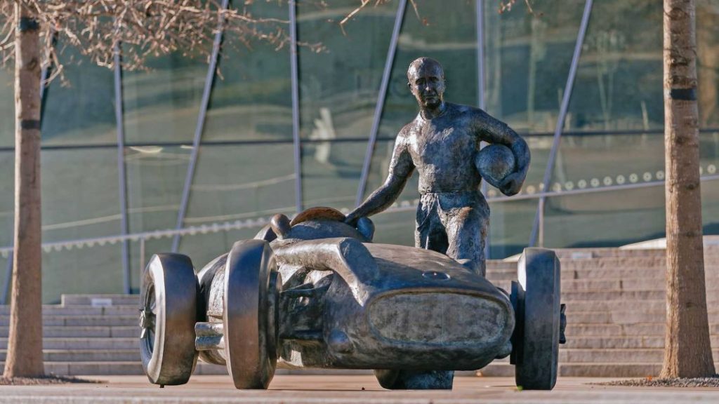 2023 Mercedes-Benz Museo Fangio. Imagen escultura.