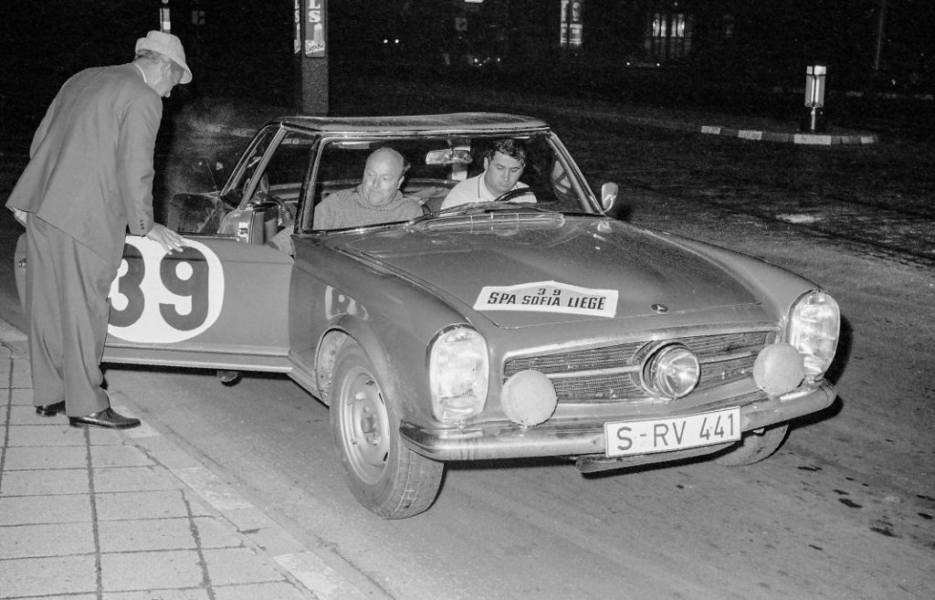 1963 Mercedes-Benz SL 230. Imagen rally.