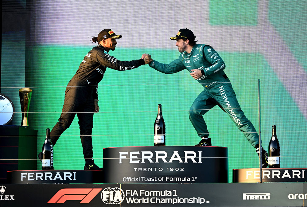 2023 Fernando Alonso y Lewis Hamilton. Imagen podio.