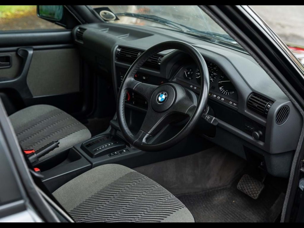 1991 BMW 316i Lux Subasta UK. Imagen interior.