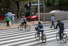Si te mueves en bicicleta por la ciudad, estas son las cinco claves a practicar para sobrevivir