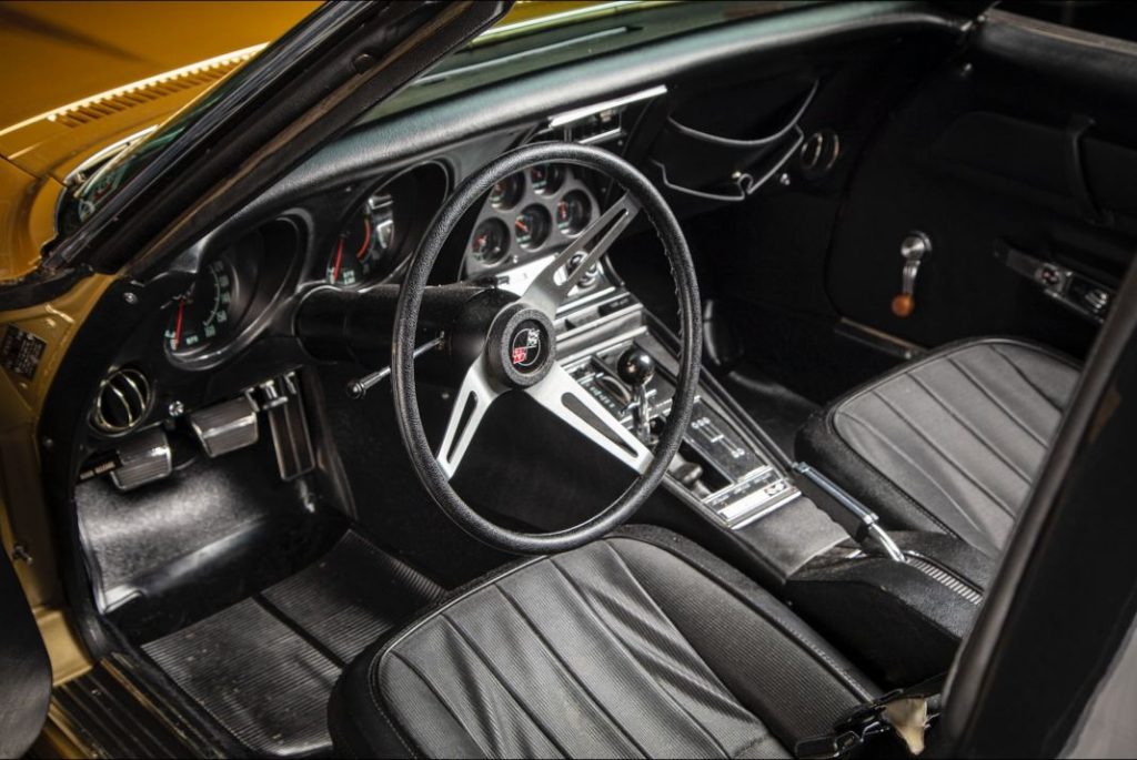 Chevrolet Corvette interior Motor16