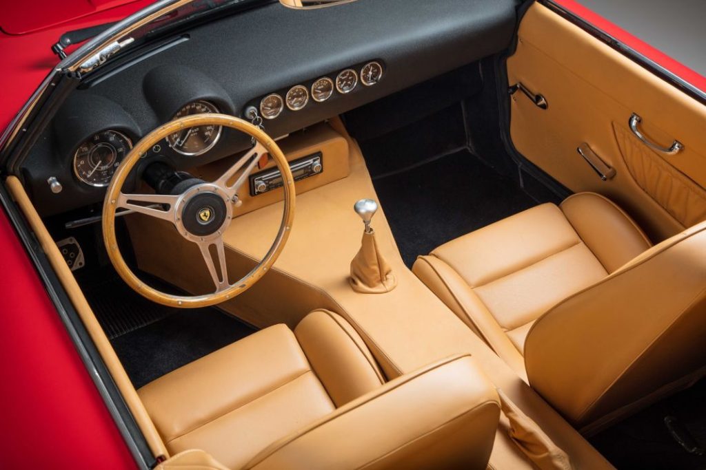 Ferrari Modena Spyder California interior Motor16