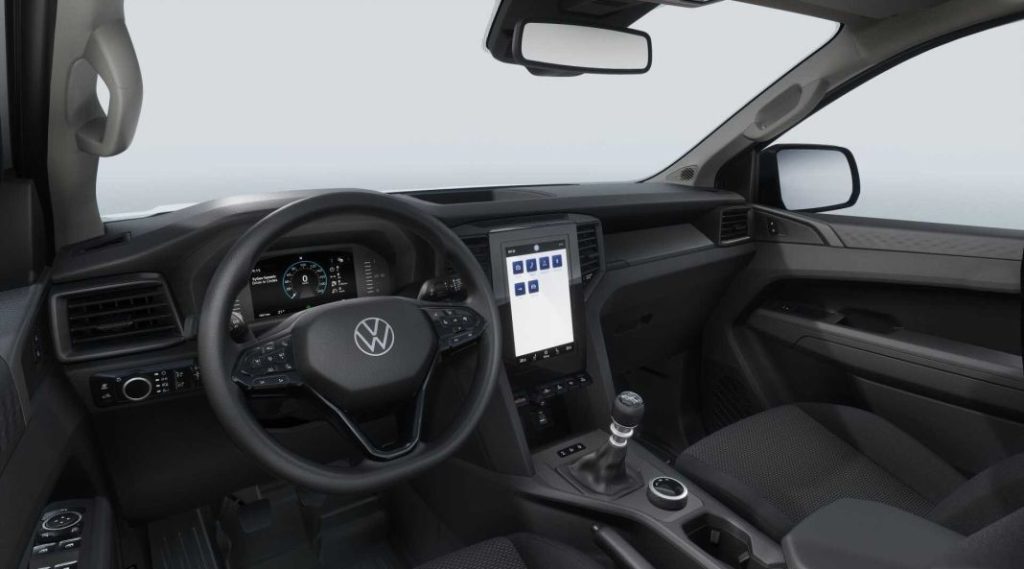Volkswagen Amarok doble cabina basico precio interior Motor16