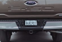 Ford incorpora una matrícula digital como accesorio original
