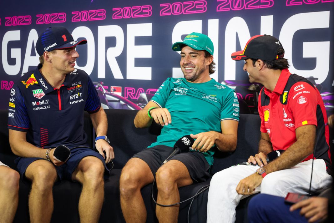 Max Verstappen, Fernando Alonso y Carlos Sainz en la rueda de prensa previa al GP de Singapur