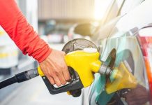 La OCU no se corta: Estos son los motivos por los que la gasolina y el diésel son tan caros en España