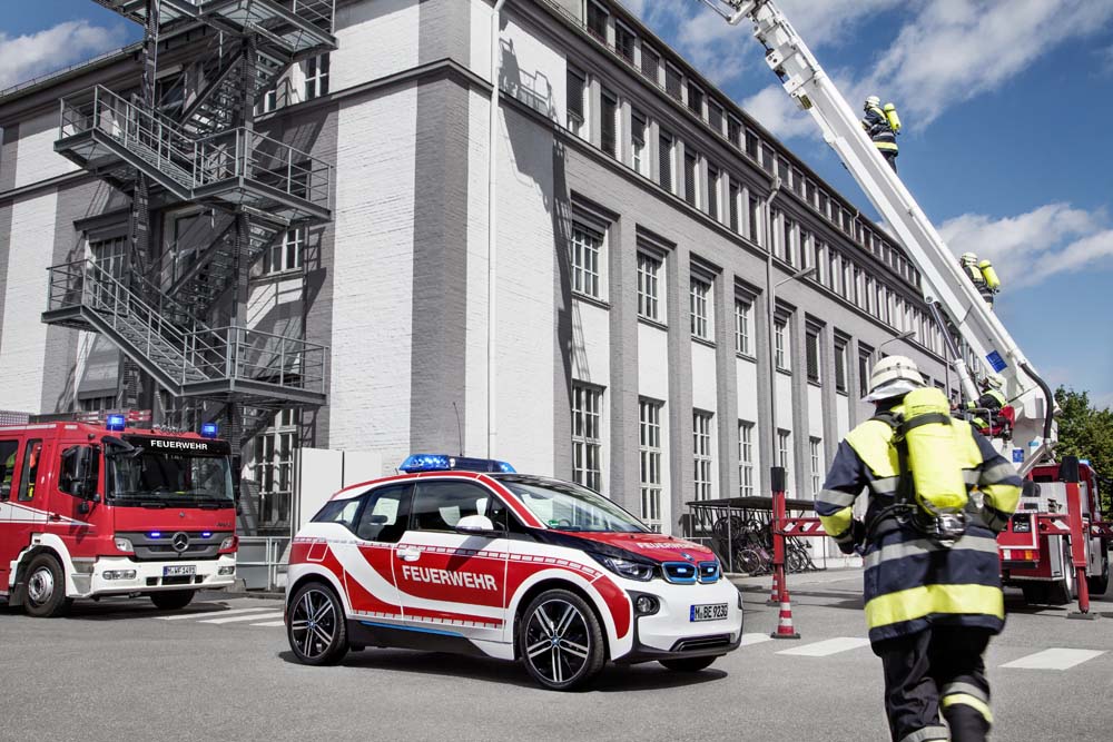 Vehiculos BMW de emergencia y autoridades 2 Motor16