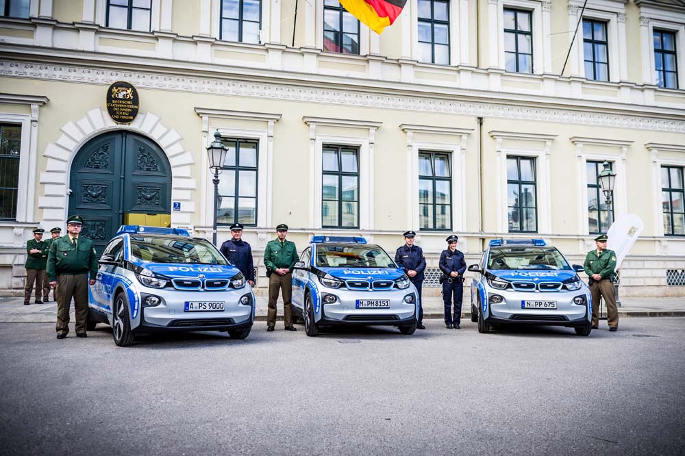 Vehiculos BMW de emergencia y autoridades 4 Motor16