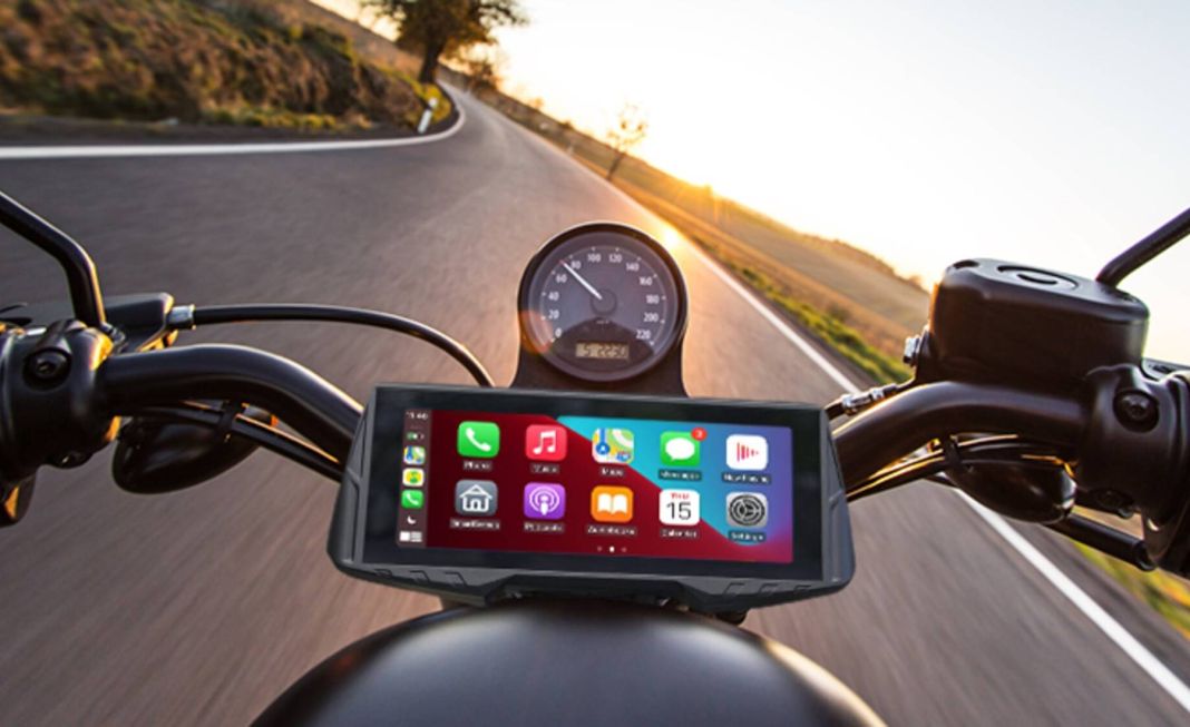 te ofrece los mejores dispositivos para tener Apple CarPlay y  Android Auto en tu moto o scooter