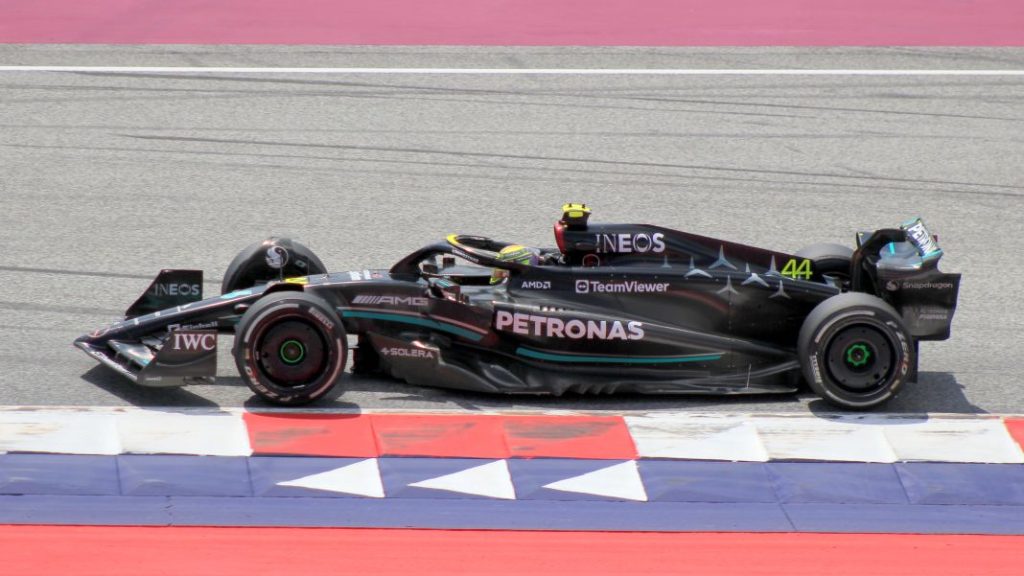 Lewis Hamilton ferrari 3 Motor16